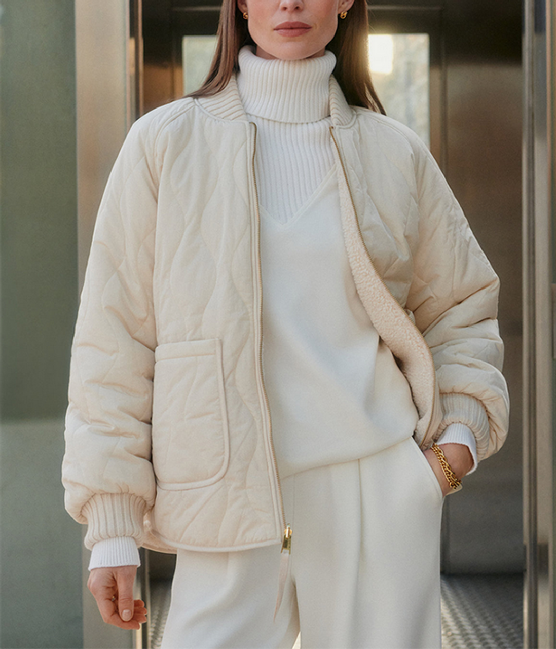 192f4b77Varley-Serina-Reversible-Quilt-Jacket-VAR02796-Sandshell__35750.1759769212.png Womens Serina Reversible Quilt Jacket