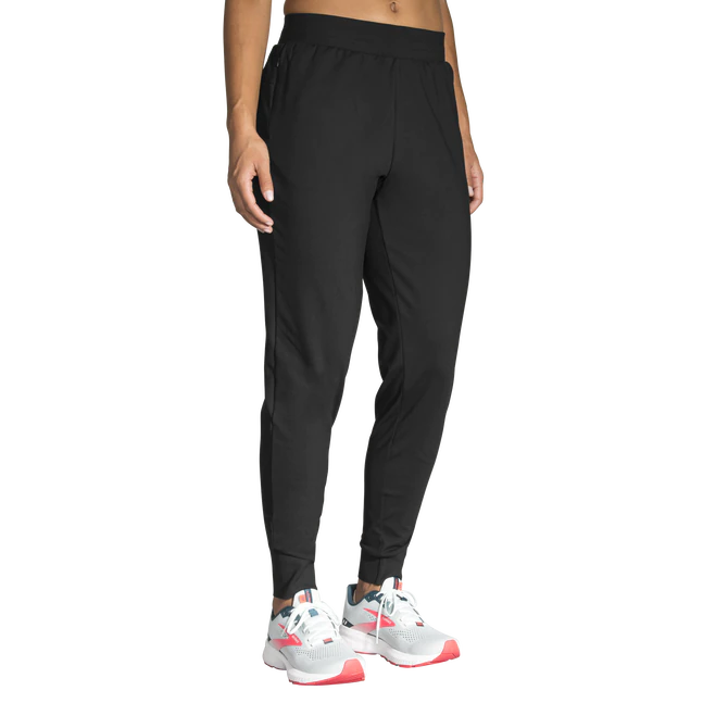 brooksmomentumthermalpantsblackwomenonbody.png Momentum Thermal Pant Women's