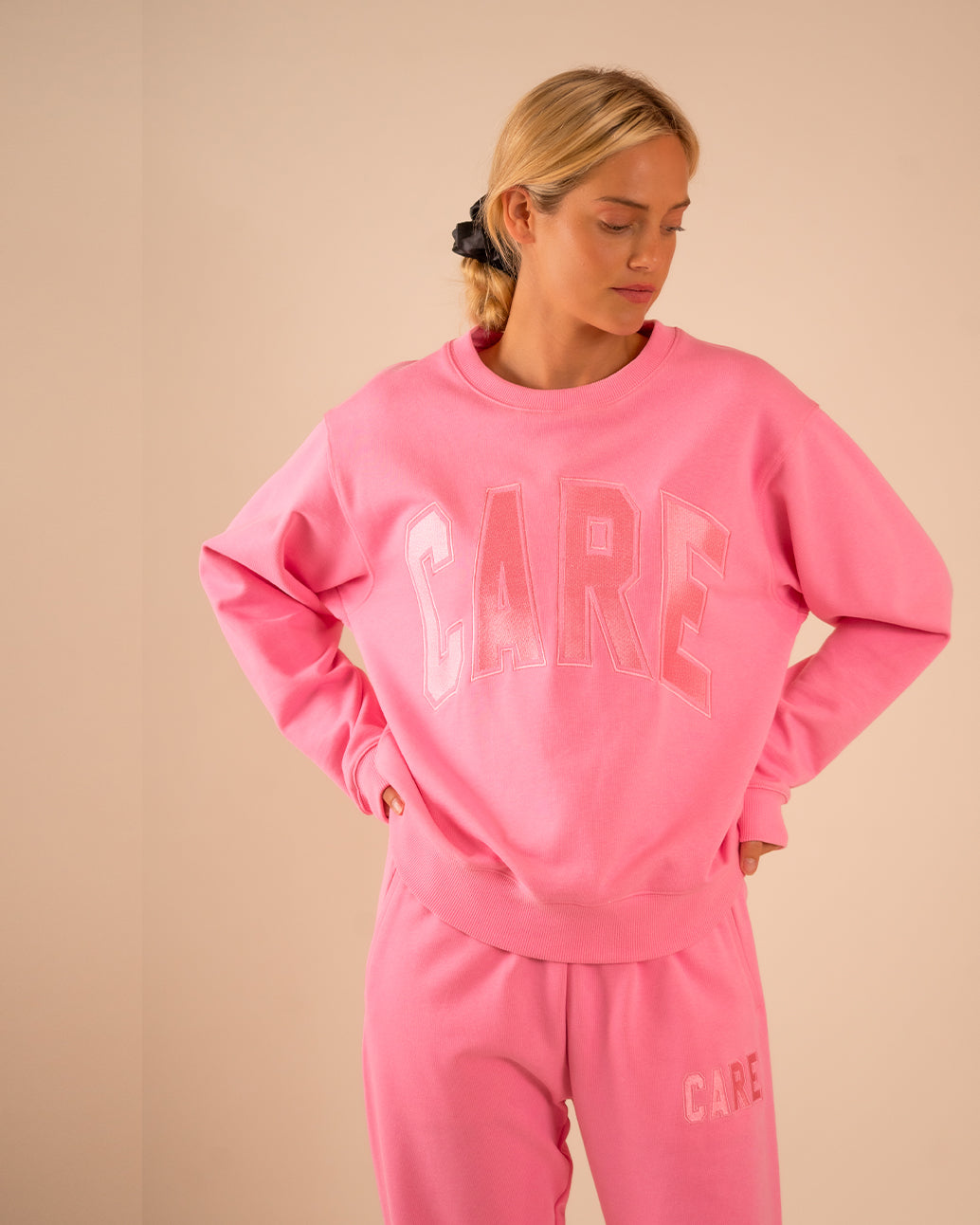 careclassicsweatshirt-2.jpg 90’s Baggy CARE Crewneck - Pink