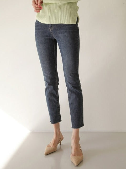 f0f75fccadcae7ce9d04d851180a4277_1200x1200.jpg Presley Original Fit Cigarette Cropped Jeans